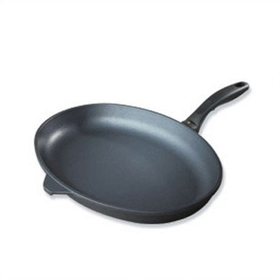 Swiss Diamond Nonstick Covered Oval Fish Fry Pan