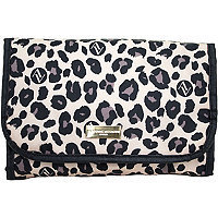 Adrienne Vittadini Hang Vanity Case - Sand Leopard