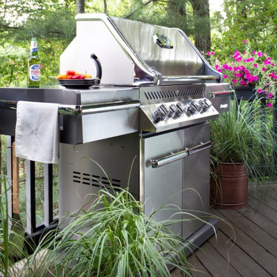 Napoleon PRO500RSIBPSS-1 6 Burner Propane Gas Grill