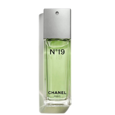 CHANEL N°19 Eau De Toilette Spray