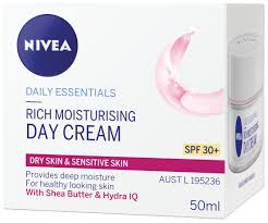 NIVEA Rich Moisturizing Day Cream