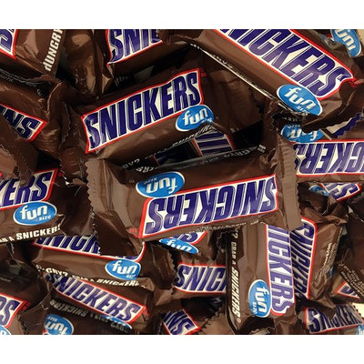 Snickers Fun Size Chocolate Caramel Candy Bars, Treat Size Bulk Pack (Pack of 2 Pounds)