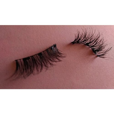 Wispie Magnetic Lashes - 4 magnets placed so the lash will curve when connected - adjustable width to fit different eye shapes