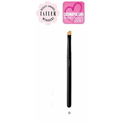 SUQQU Eyeliner Brush D, Winner, Best Brushes, Tatler Beauty Awards in 2012 and Cosmopolitan UK Beauty Awards in 2013