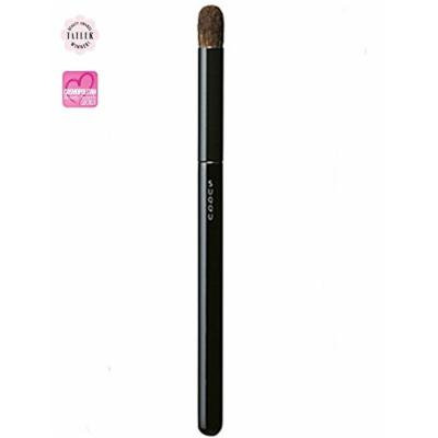 SUQQU Eyeshadow Brush M, Winner, Best Brushes, Tatler Beauty Awards in 2012 and Cosmopolitan UK Beauty Awards in 2013
