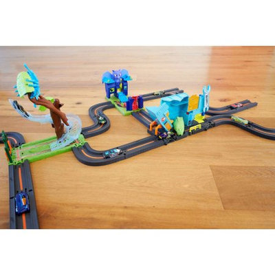 Mattel Hot Wheels City Nemesis Attack Play Set Assortment