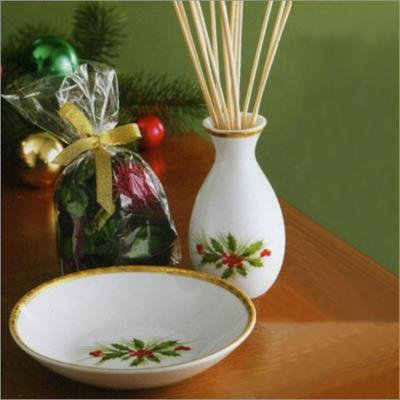 Lenox Gorham 783538 Festive Holly Scented Oil Diffuser and Pot