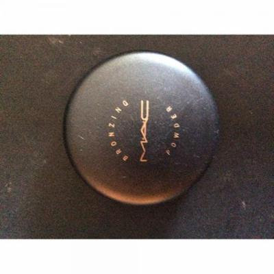 MAC Bronzing Powder: Refined Golden