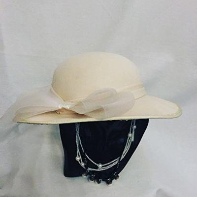 Generic secondary_idle,_an_elegant_wide_hat.