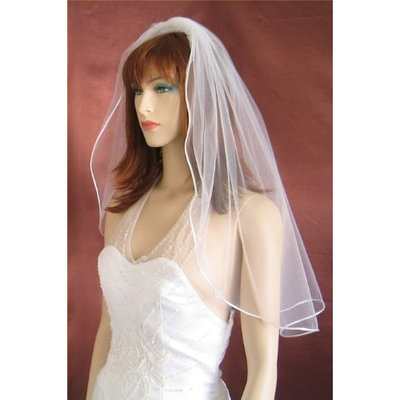 Bridal Veil Diamond (Off) White 1 Tier Short Shoulder Length With Pencil Edge