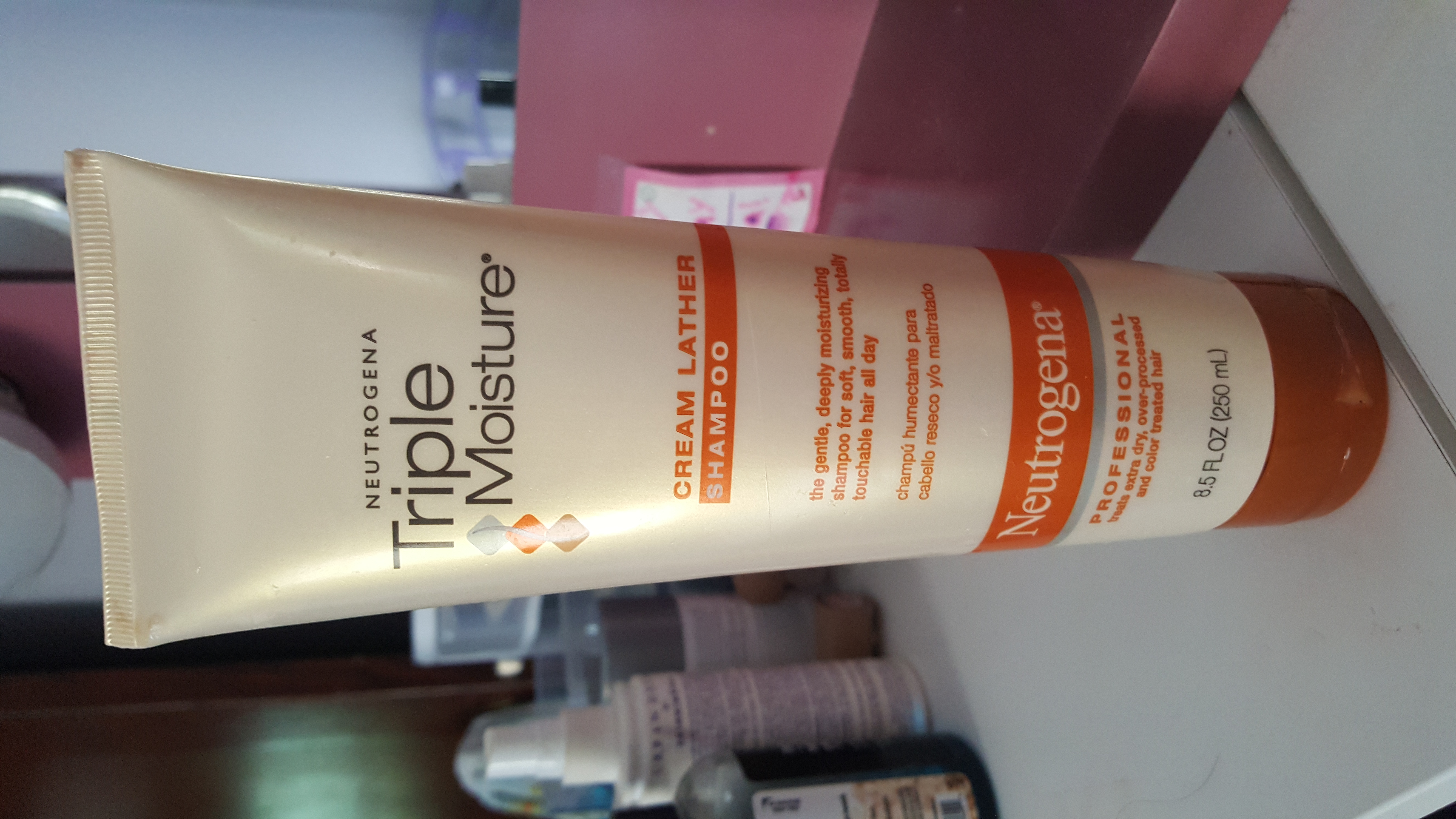 Photo of Neutrogena® Triple Moisture Cream Lather Shampoo uploaded by Laura G.