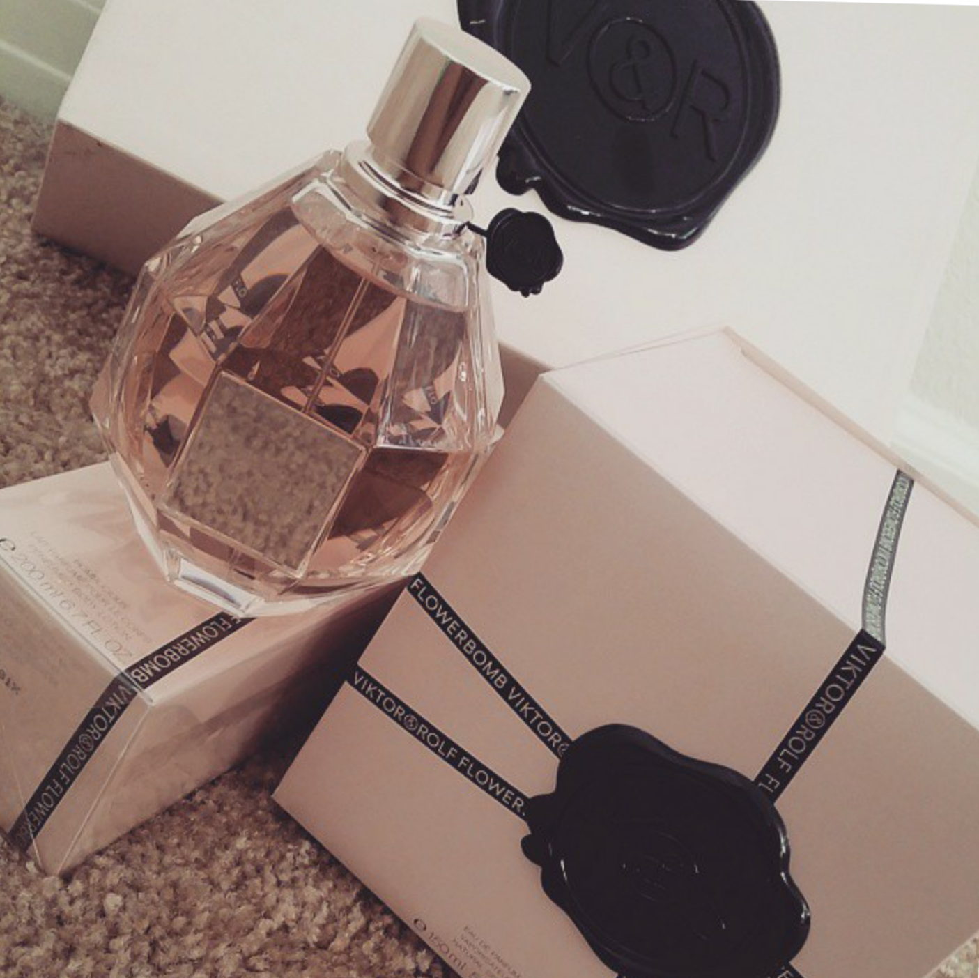 Photo of Viktor and Rolf Flowerbomb La Vie En Rose Sparkling Eau de Toilette Spray for Women uploaded by Yesenia B.