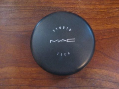 Photo of M.A.C Cosmetics Studio Tech Foundation uploaded by BARBARA R.