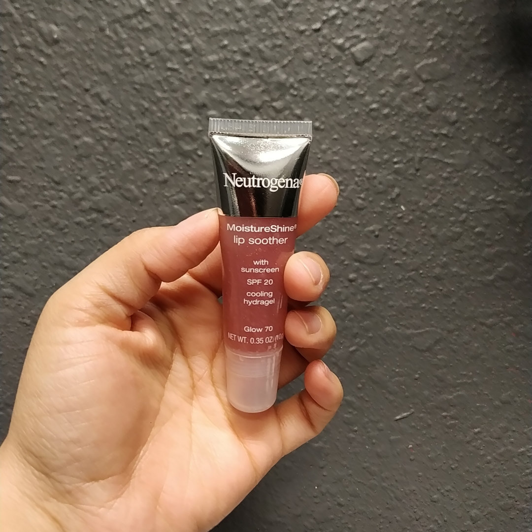 Neutrogena® MoistureShine® Lip Soother SPF 20