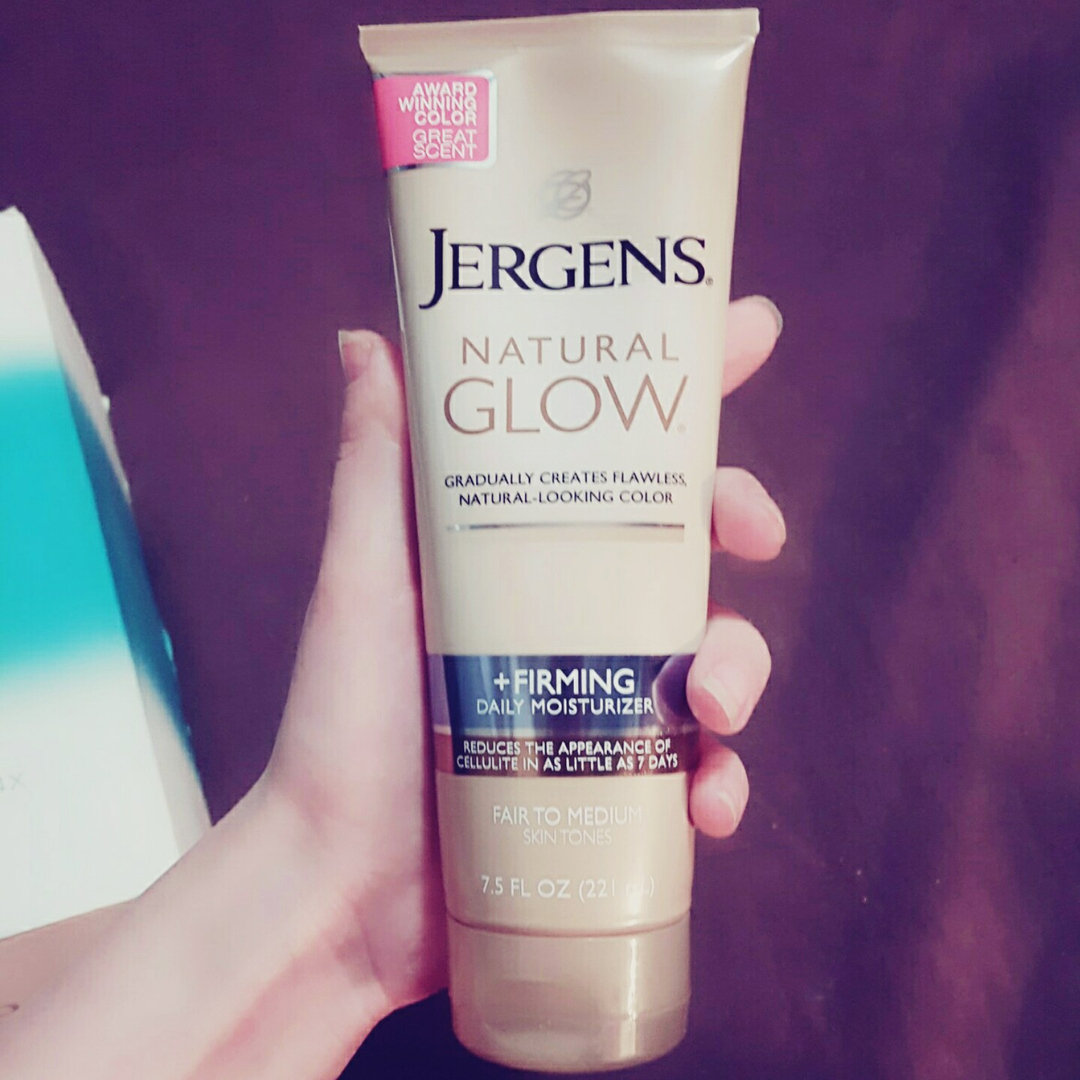 JERGENS® Natural Glow® +FIRMING Daily Moisturizer